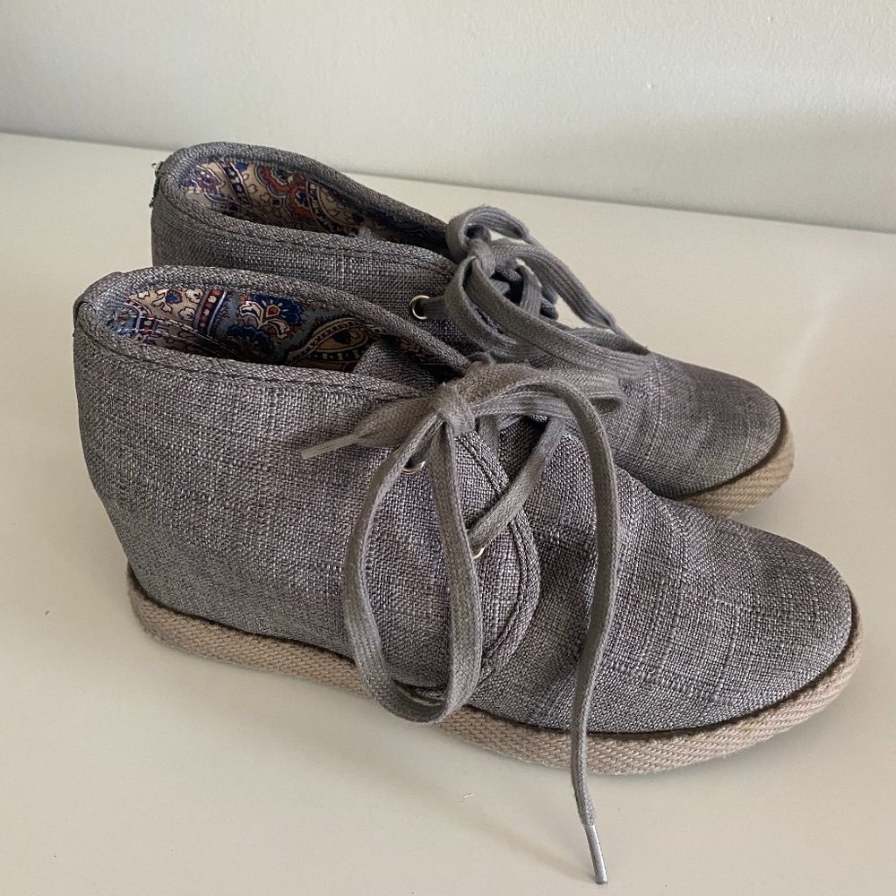 Aldo grey hidden wedge lace ankle booties